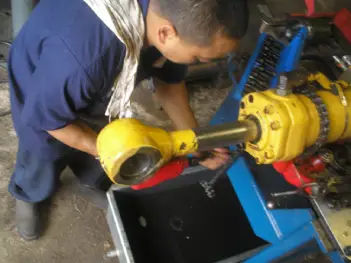 P4100001 (1) Hydraulic Cylinder Repair
